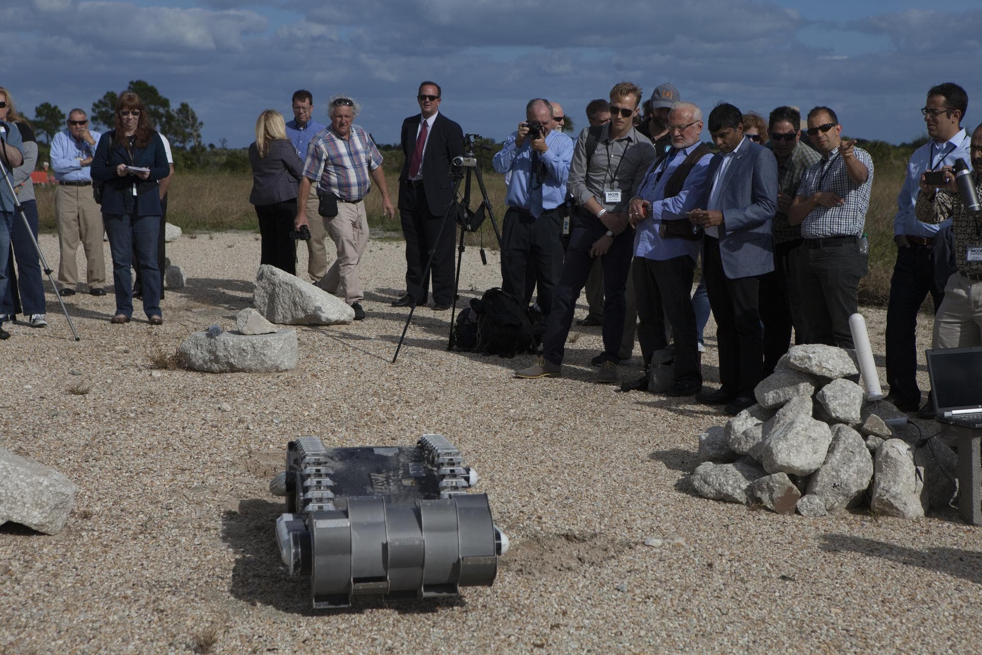 ispace、月面着陸成功と商業輸送サービス受注開始